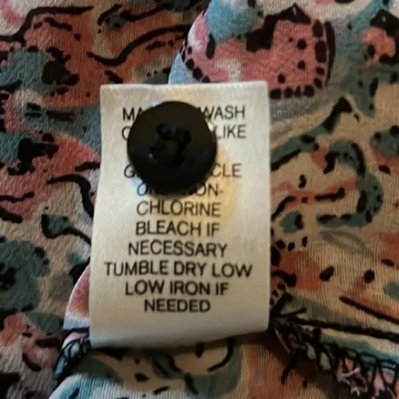 3. C Boho Blouse in Paisley Print, Split Sleeves, Size Large - Picture 15 of 16